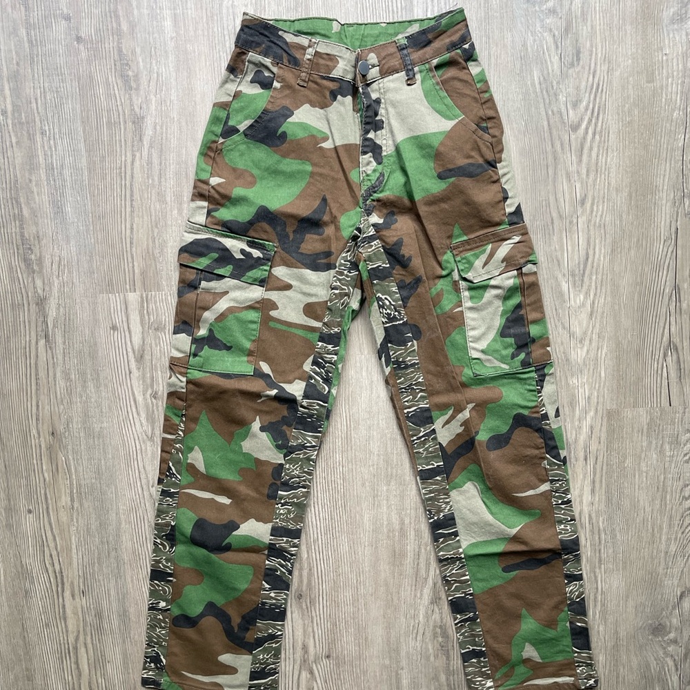 Jessica Jeans Camouflage Cargo Pants Size M